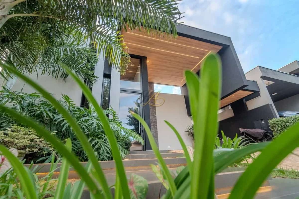 Casa térrea de 200 m² com 3 suítes à venda em condomínio | Vila do Golfe