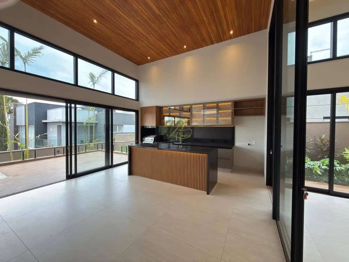 Casa térrea de 260 m² com 3 suítes à venda em condomínio | Alphaville