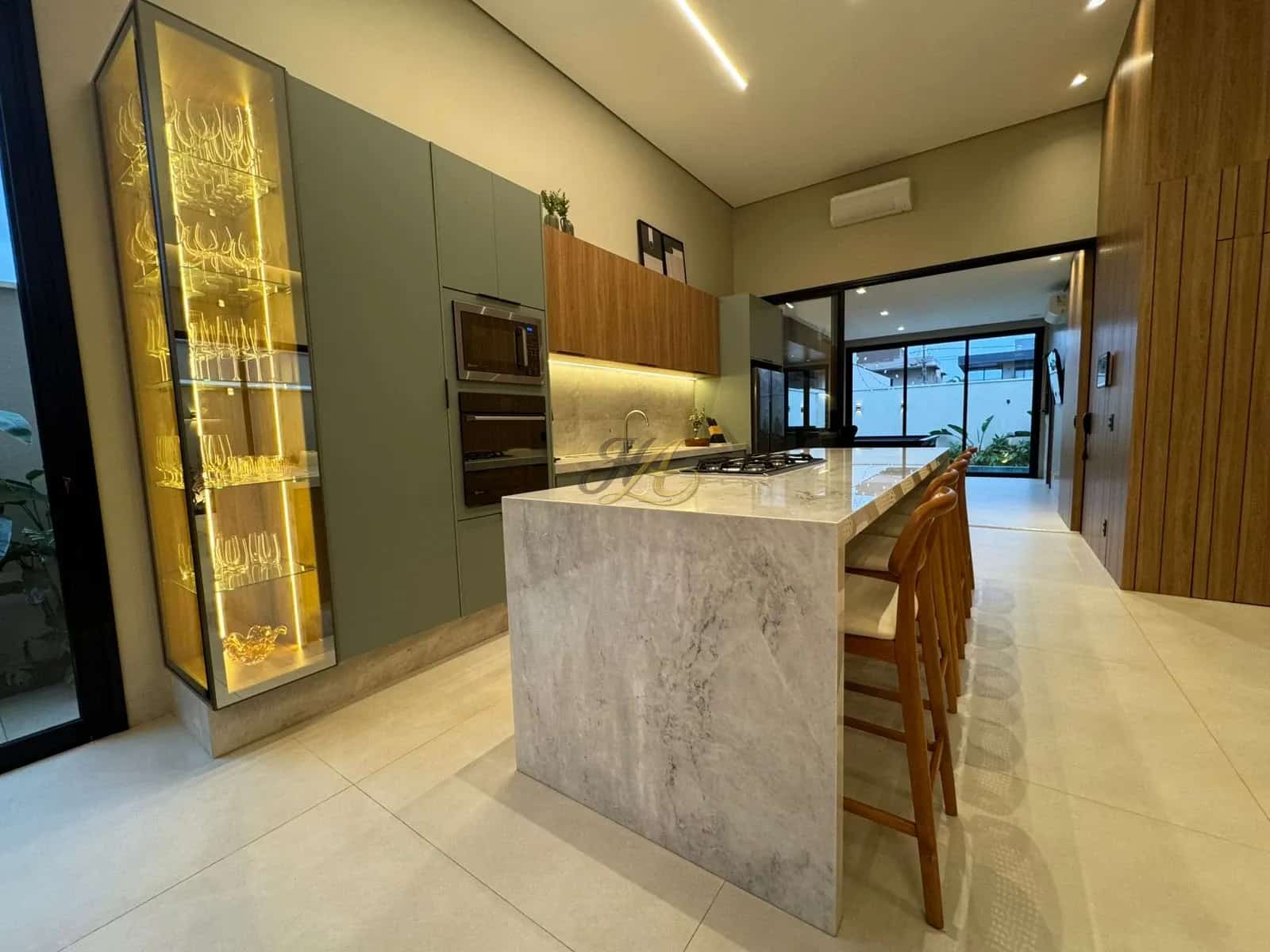 Casa térrea de 220 m² com 3 suítes e piscina aquecida à venda em condomínio | Alto do Castelo