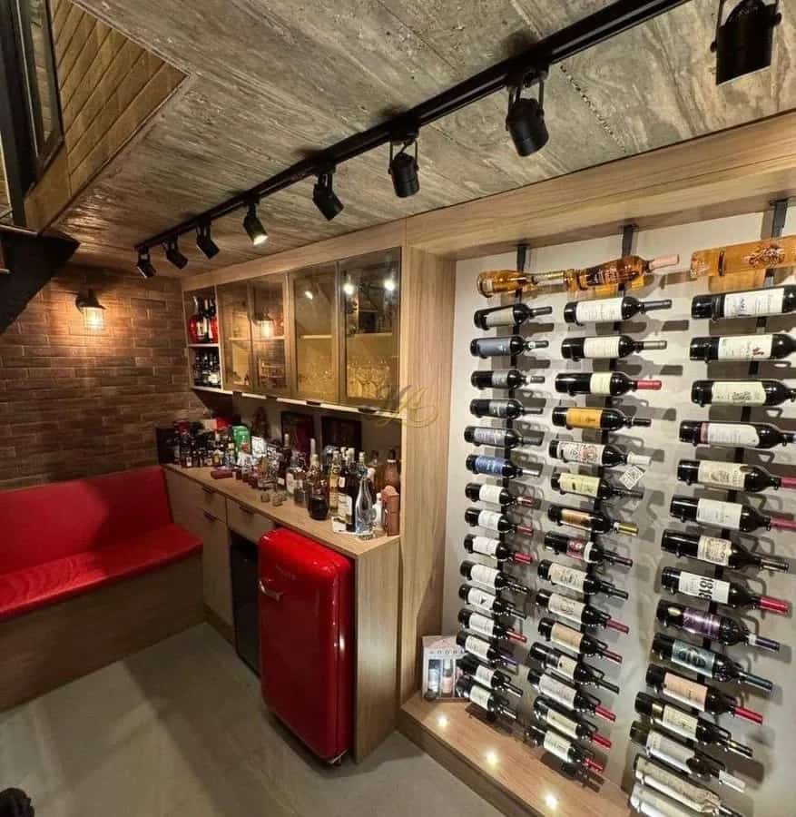 Sobrado de 512 m² com 4 suítes, cinema e adega subterrânea à venda em condomínio | Alto do Castelo